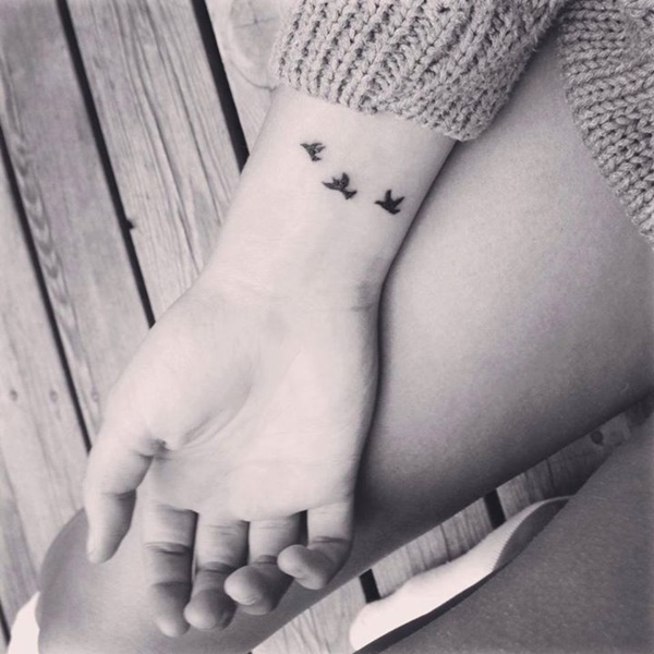 Pretty Small Tattoo Designs for Girls8