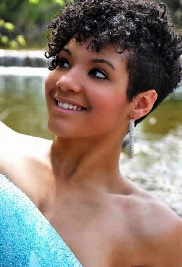 Short Curly Hairstyles for Black Woman (17)