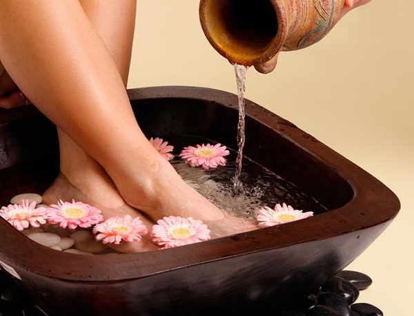 How to do pedicure at Home3