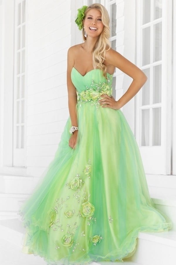 50 Incredibly Sexy Prom Dresses For Teens To Steal Hearts