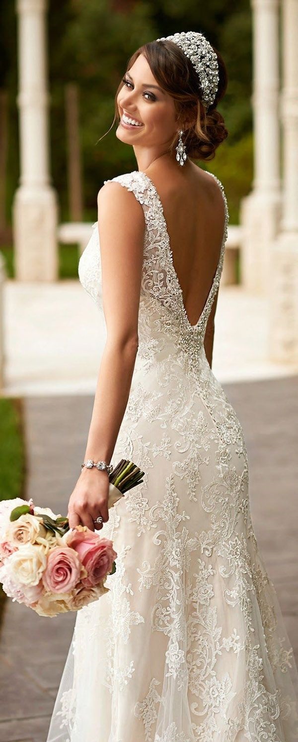 Gorgeous Backless Dresses for Romantic Date (15)
