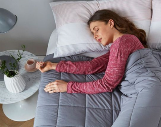 What Are The Benefits Of Sleeping With A Weighted Blanket? - Fashion Enzyme